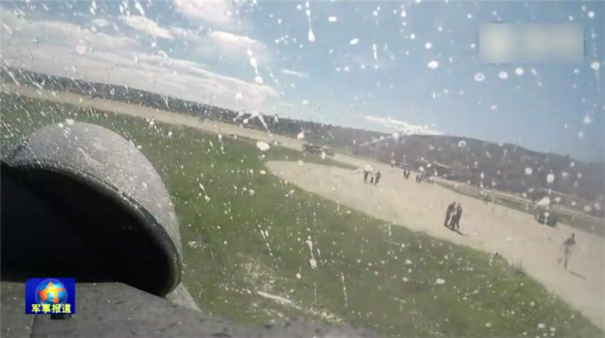 鳥の群れと衝突した戦闘機から出火　パイロットの冷靜な判斷で著陸成功