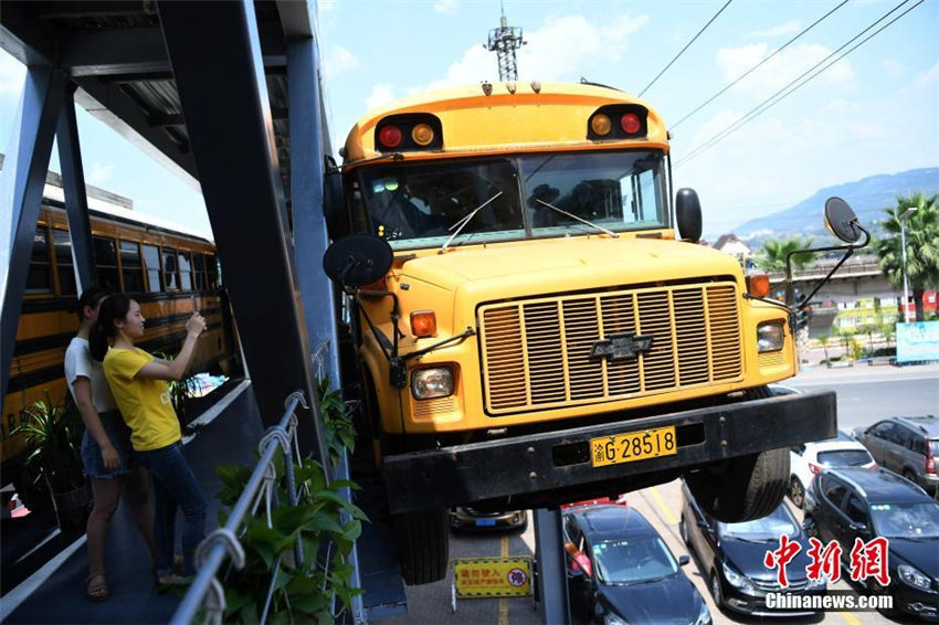 重慶の景勝地に「空中のトレーラーハウス」登場！　宿泊も可能