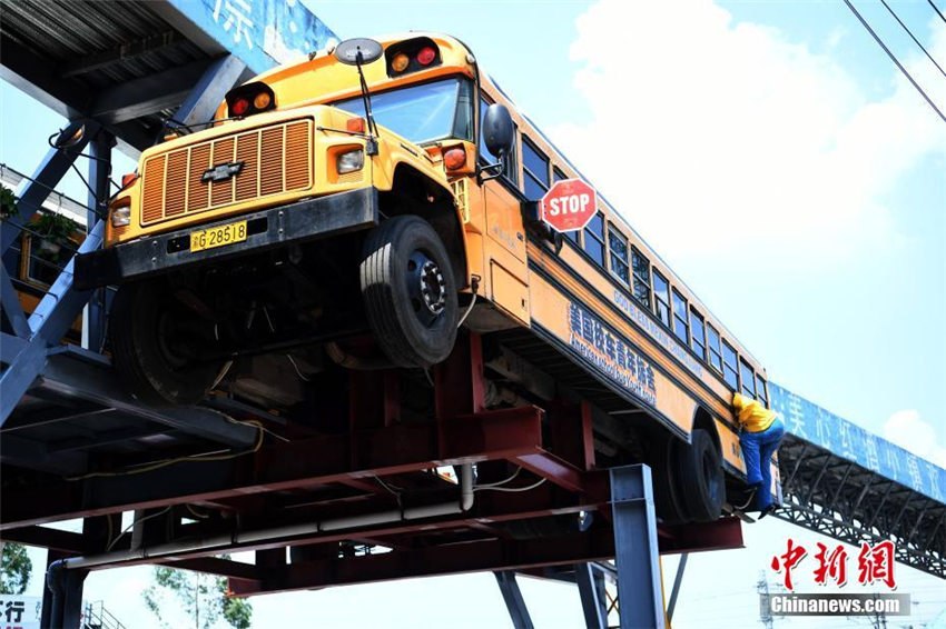 重慶の景勝地に「空中のトレーラーハウス」登場(chǎng)！　宿泊も可能