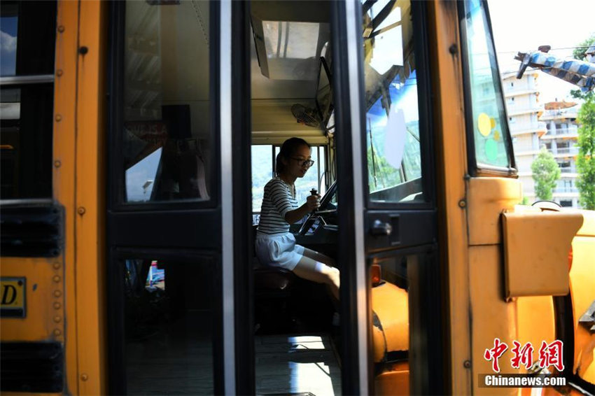 重慶の景勝地に「空中のトレーラーハウス」登場！　宿泊も可能