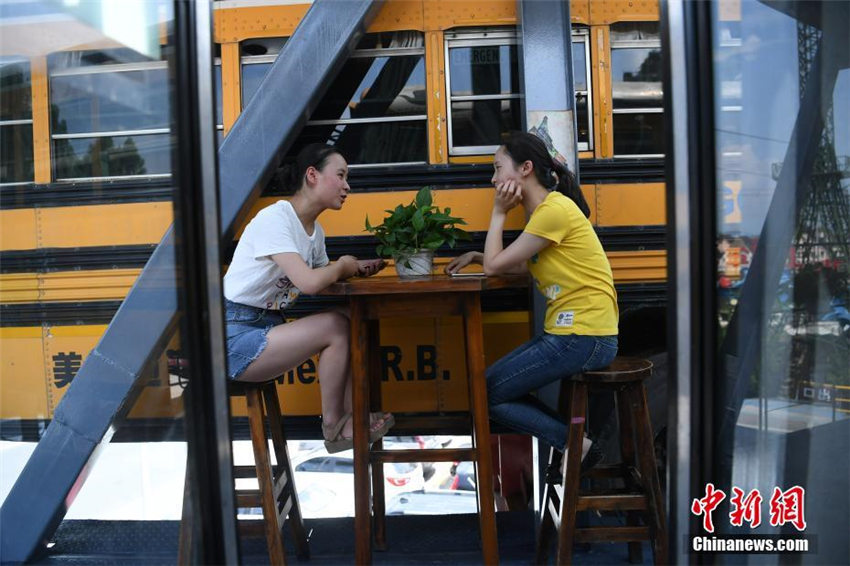 重慶の景勝地に「空中のトレーラーハウス」登場(chǎng)！　宿泊も可能