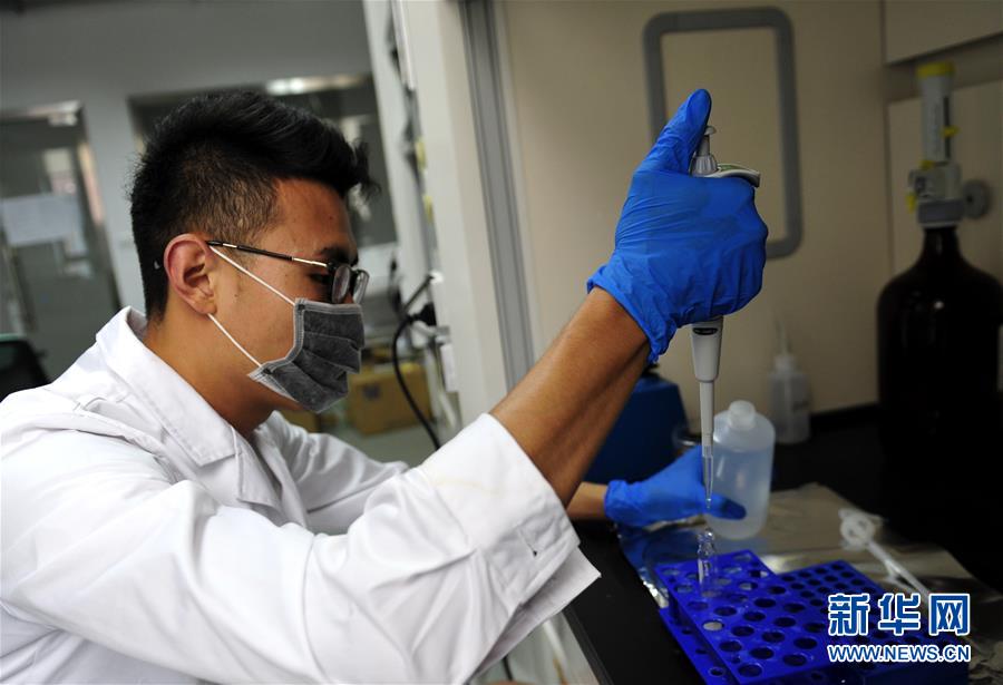 水深1萬メートル級有人潛水艇、「彩虹魚」の科學技術センターを訪ねて