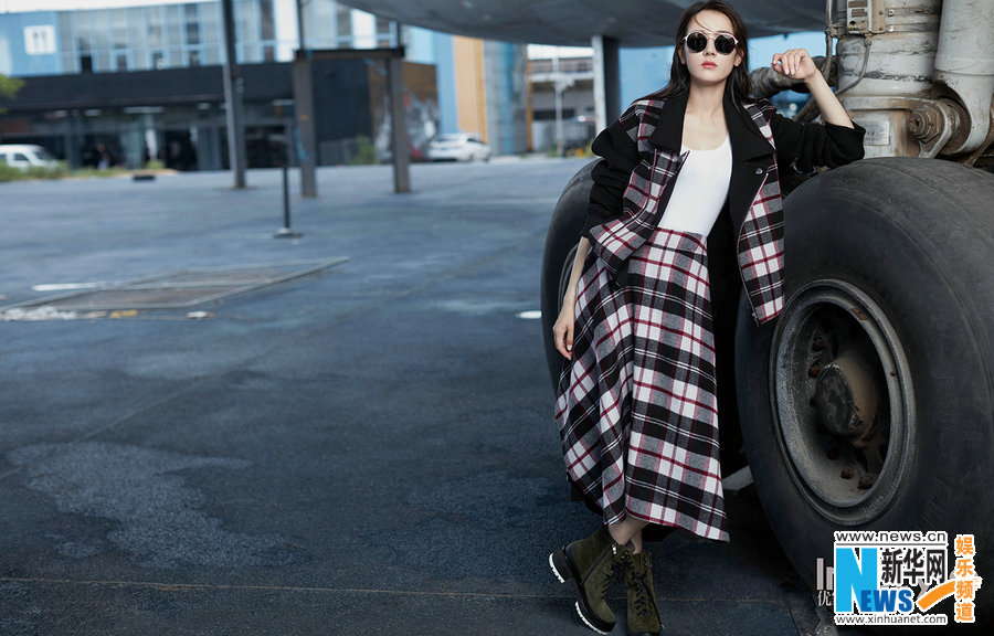 雑誌の表紙を飾る女優(yōu)?ディルラバ、いっそう引き立つクールビューティ