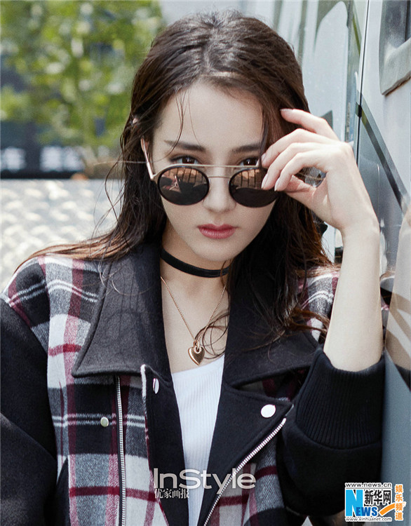 雑誌の表紙を飾る女優(yōu)?ディルラバ、いっそう引き立つクールビューティ