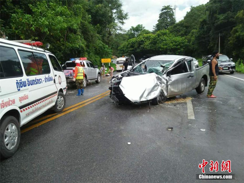 チェンマイで交通事故　中國人観光客11人負(fù)傷　タイ
