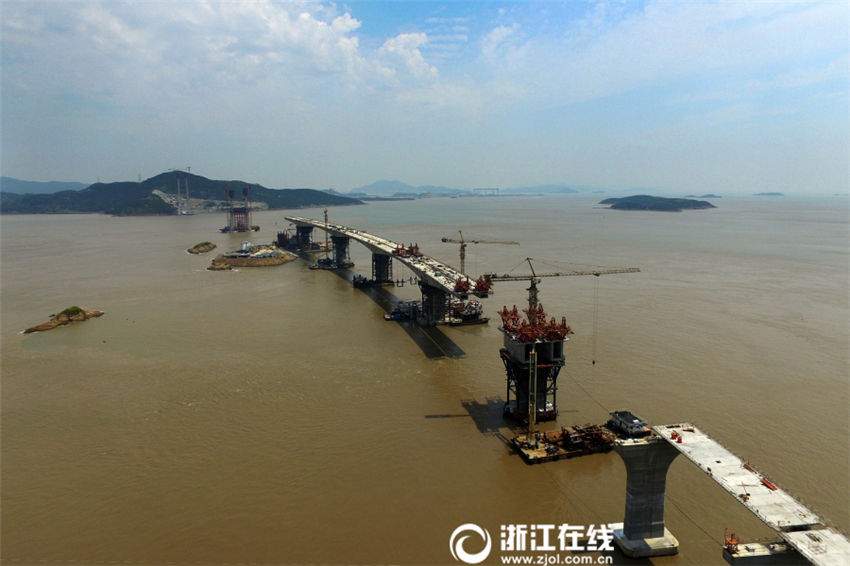 建設(shè)中の舟山市秀山大橋、徐々に形が明らかに　浙江省