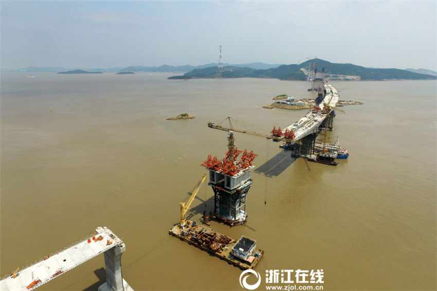建設(shè)中の舟山市秀山大橋、徐々に形が明らかに　浙江省