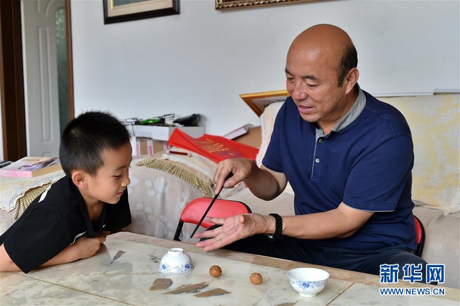 太行山麓のマジック村　マジシャンは200人以上　山西省