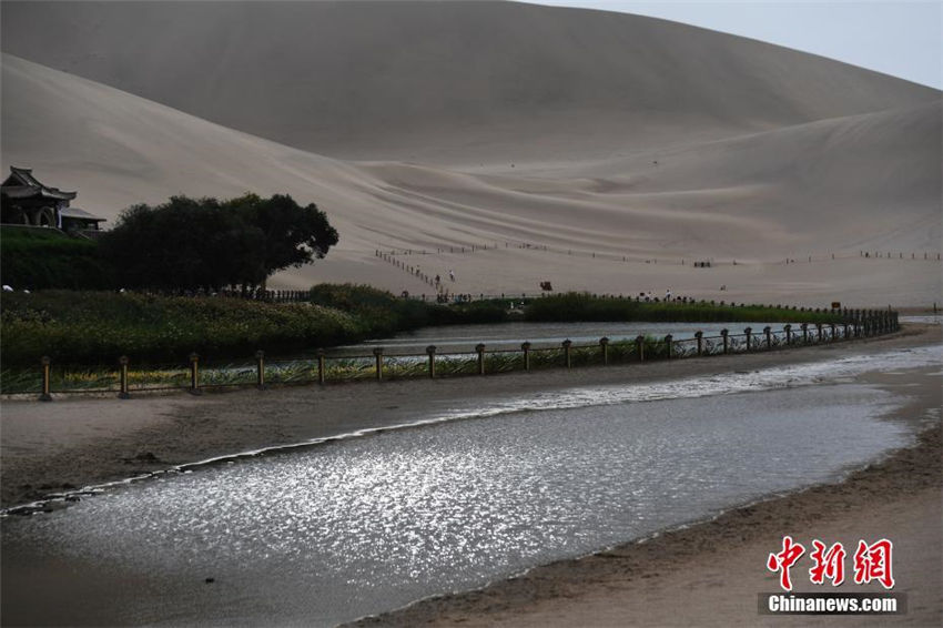 敦煌市月牙泉が消滅の危機(jī)から逃れる　甘粛省