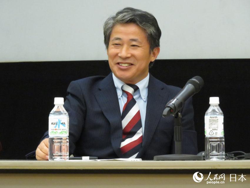 中國の西藏文化交流団が東京で中日報道陣と座談會