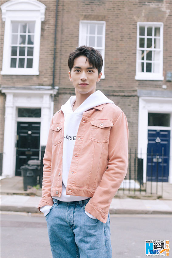 許魏洲が最新MVの寫真公開　爽やかスタイルでロンドン歩く