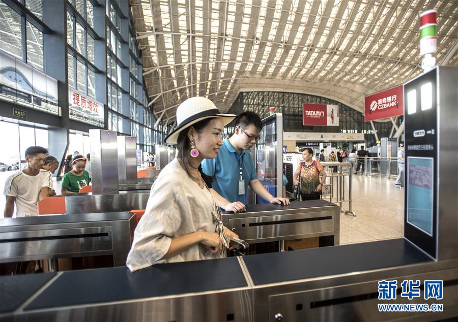 武漢では「顔認証」で鉄道乗車　湖北省