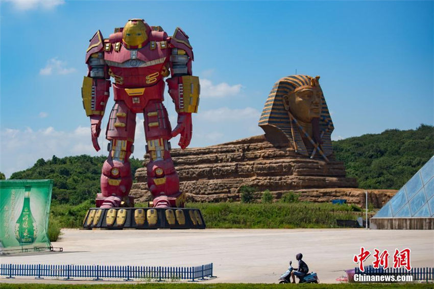 安徽省の農(nóng)地の真ん中に「スフィンクス」や「パルテノン神殿」が出現(xiàn)
