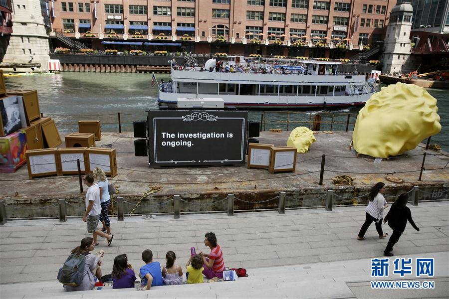 シカゴ川に浮かぶ水上博物館　アメリカ