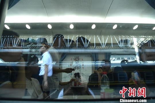 「戀人探し応援特別列車」で獨身男女千人が出會いの旅へ　重慶市