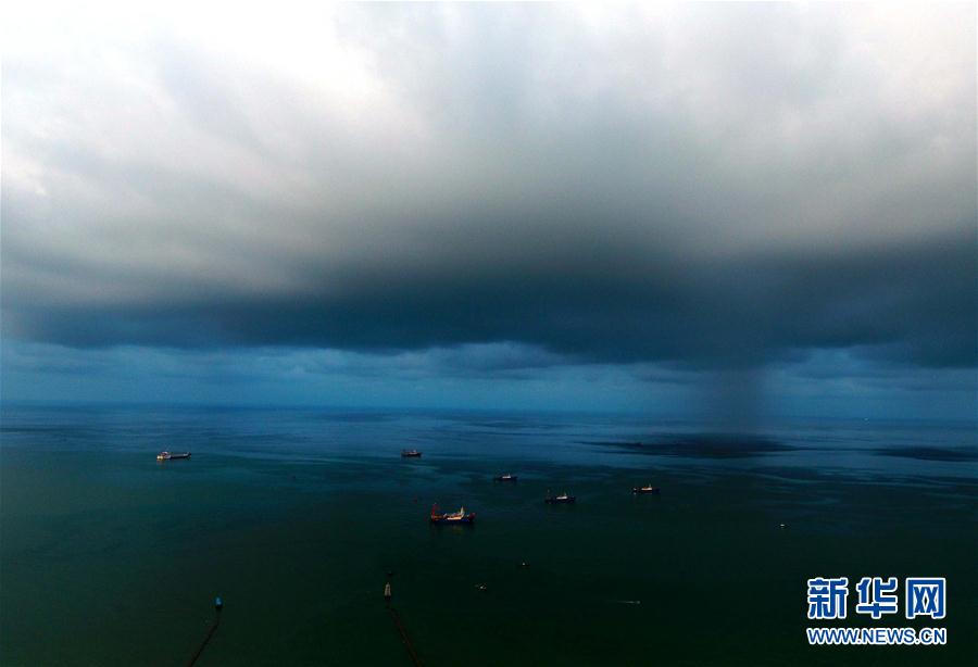 広西に臺(tái)風(fēng)14號(hào)接近で、天気が短時(shí)間にめまぐるしく変化