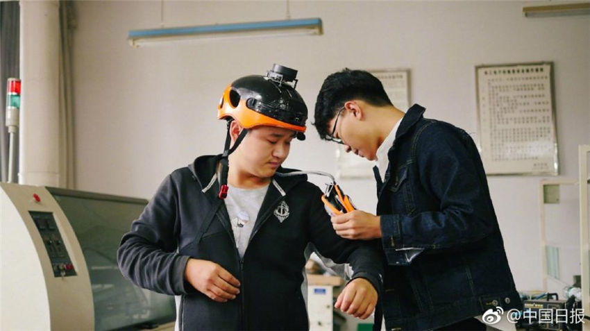 中國の大學生、視覚障害者用スマートデバイスを開発