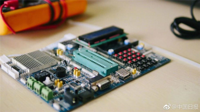 中國(guó)の大學(xué)生、視覚障害者用スマートデバイスを開発