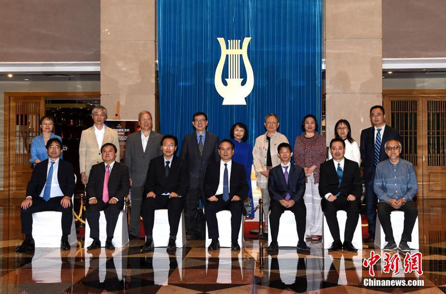 譚天星副室長(zhǎng)、北京で日本華人教授會(huì)訪中団と対面