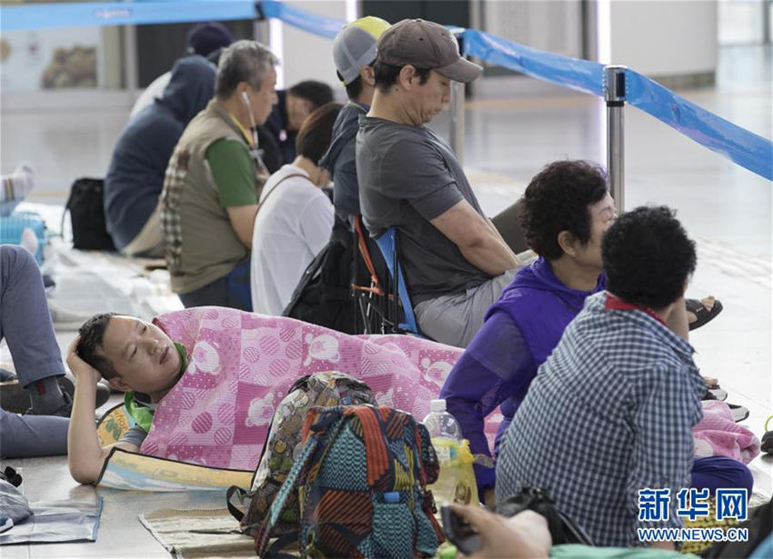 中秋節(jié)の列車チケットは入手困難　長(zhǎng)蛇の列に並ぶ韓國(guó)の市民