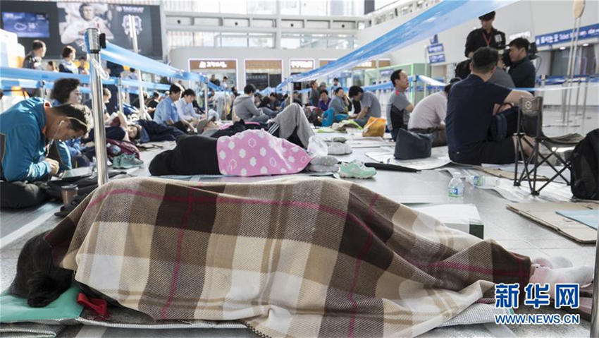 中秋節(jié)の列車チケットは入手困難　長蛇の列に並ぶ韓國の市民