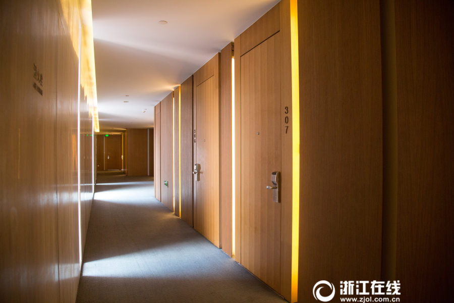 音聲でカーテンや照明の操作ができるスマートホテル登場(chǎng)　杭州市