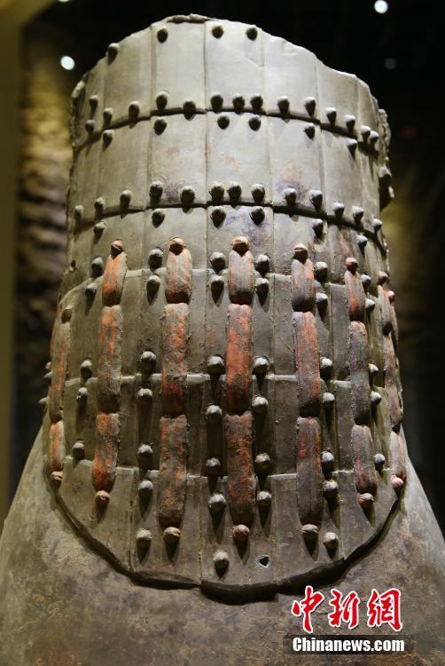 兵馬俑の彩色に人工的に作られた「藍色」と「紫色」を発見