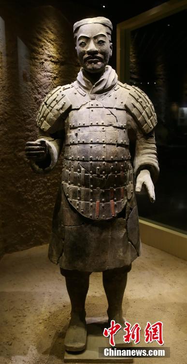 兵馬俑の彩色に人工的に作られた「藍色」と「紫色」を発見