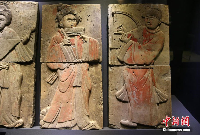 兵馬俑の彩色に人工的に作られた「藍(lán)色」と「紫色」を発見