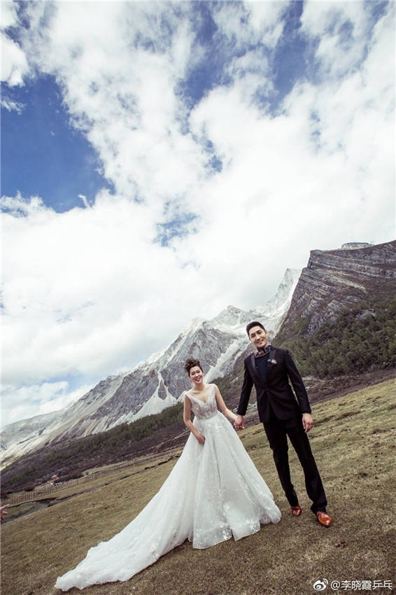 元卓球代表の李暁霞が七夕にウェディング寫真を公開