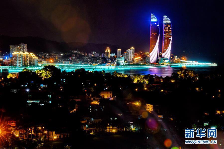 美しくライトアップされた廈門(mén)の夜景　福建省