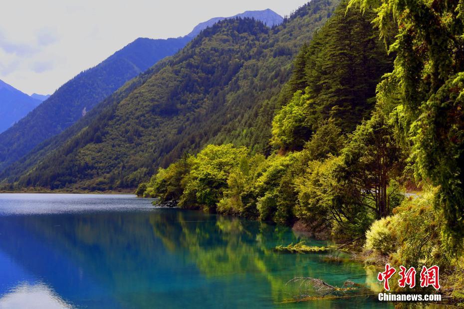 カメラがとらえた地震後の九寨溝の姿