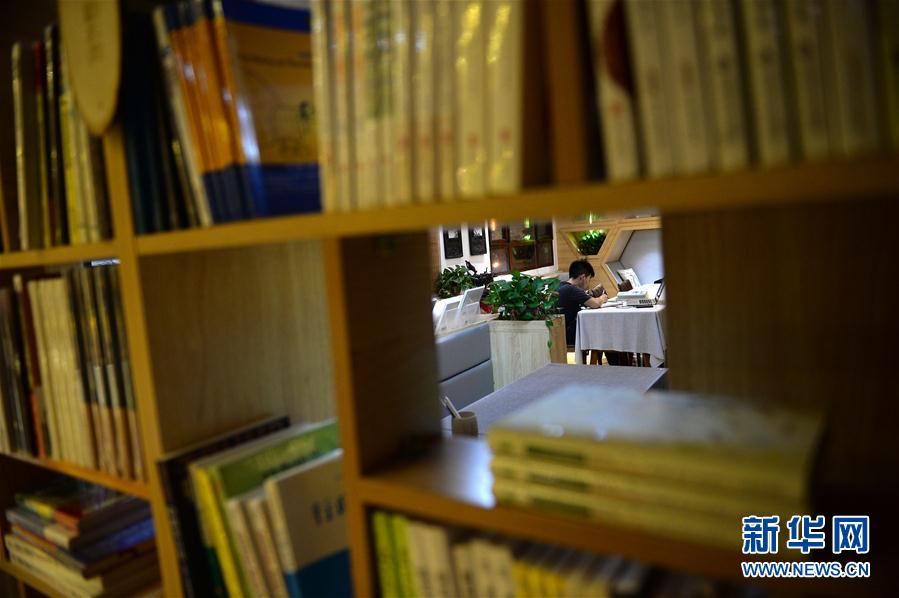 文化と溫かさ見守る24時(shí)間営業(yè)の西安市の書店　陝西省