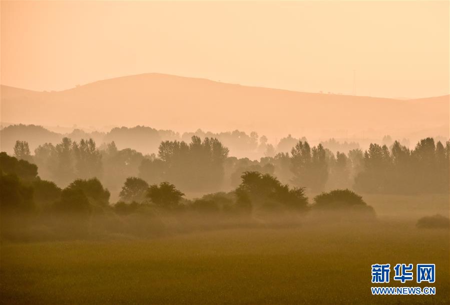 金秋のおとずれ感じさせる渾河両岸の風(fēng)景　內(nèi)モンゴル