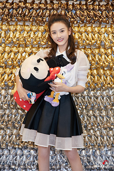 キュートな宋祖児が上海ディズニーストアオープニングセレモニーに出席