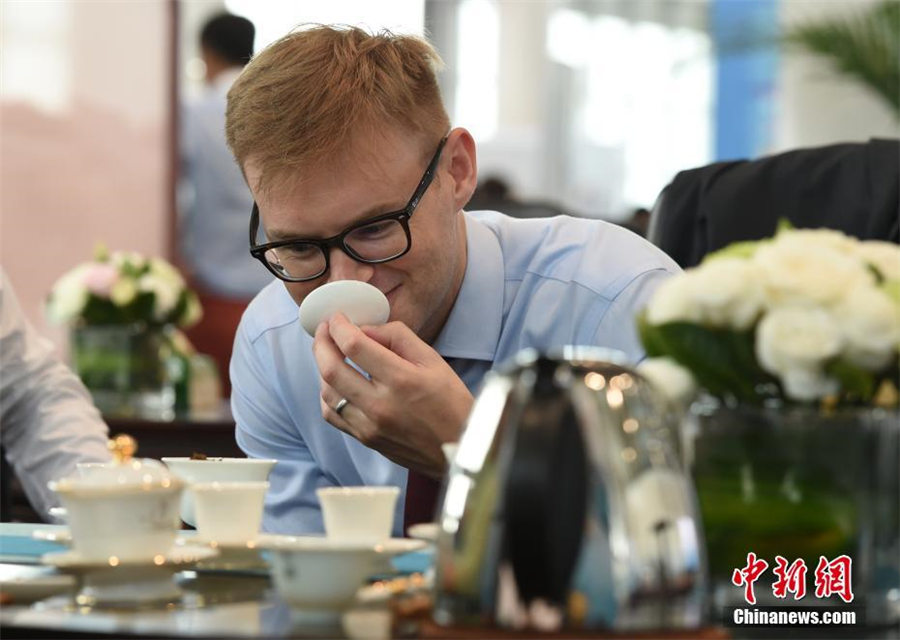 BRICS會(huì)議のメディアセンターで「BRICSな茶會(huì)」　廈門市