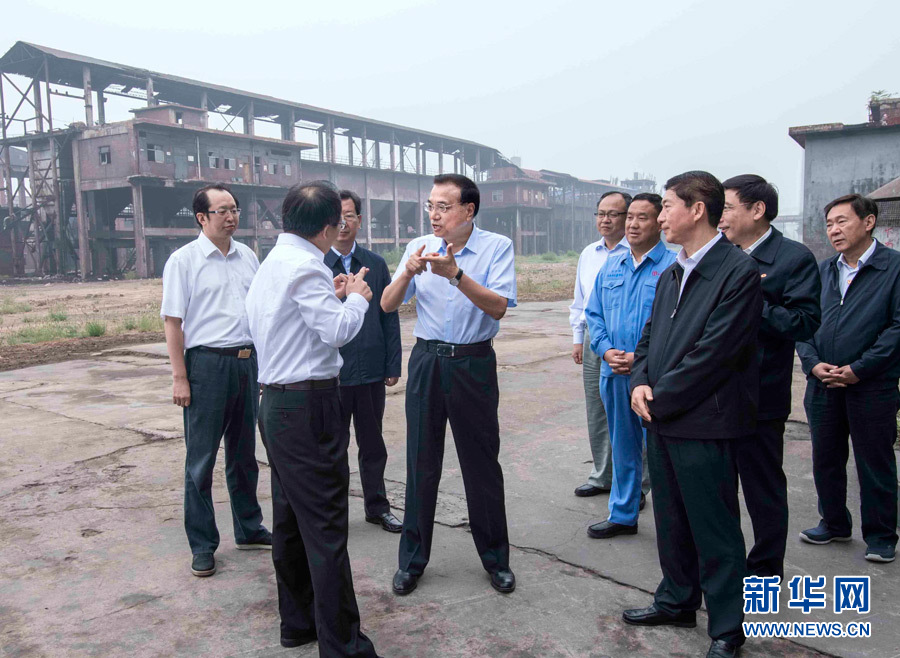 李克強総理「新舊原動力の転換を加速し、経済の構造転換と高度化を促進」