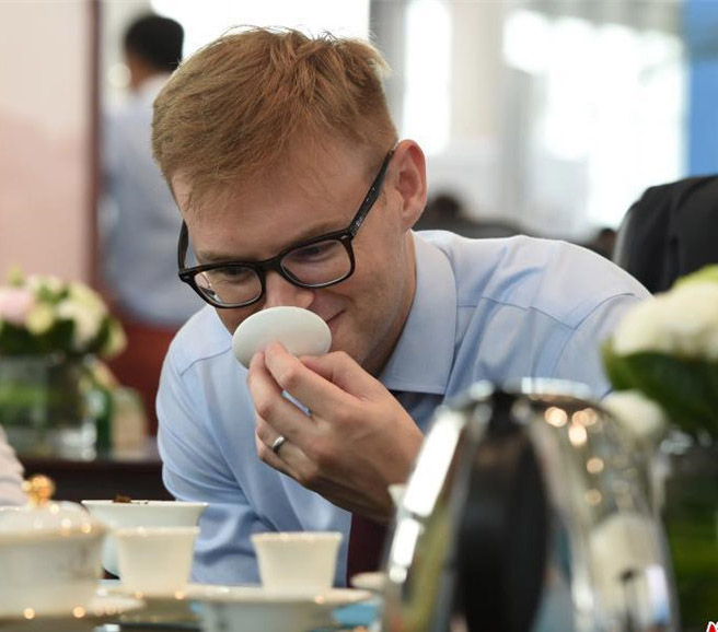 BRICS會(huì)議のメディアセンターで「BRICSな茶會(huì)」　廈門市