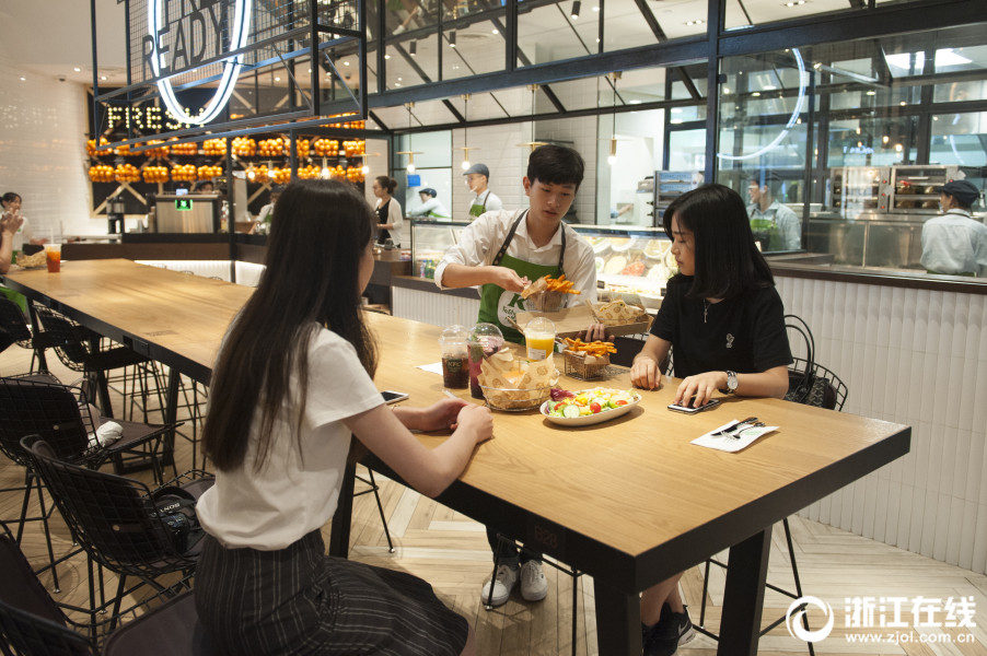 「顔」で食事の勘定OK？杭州に顔認(rèn)証決済のレストラン登場(chǎng)