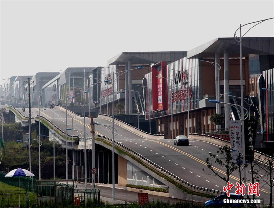 空に浮き上がるスリルを堪能　重慶に登場(chǎng)した波形道路