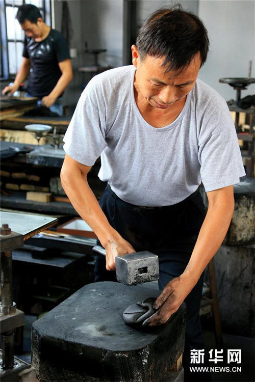 安徽省の職人が伝承する墨加工技術(shù)