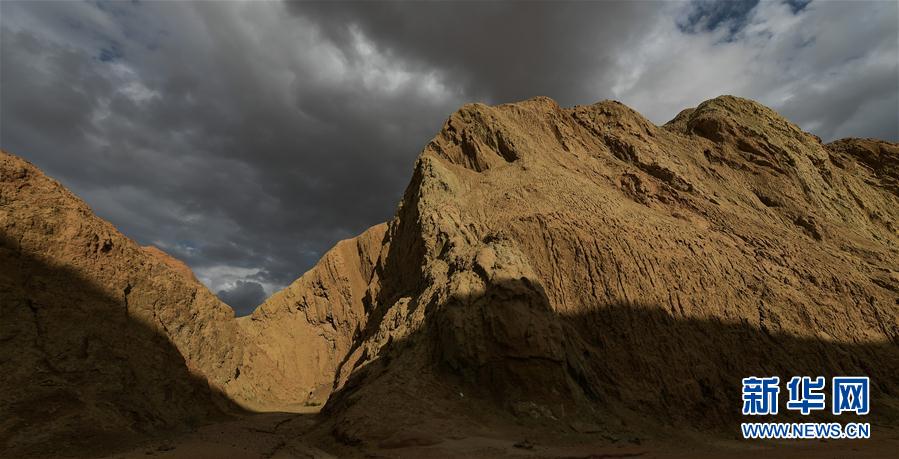 中國(guó)初の「模擬火星基地」を探索　青海省