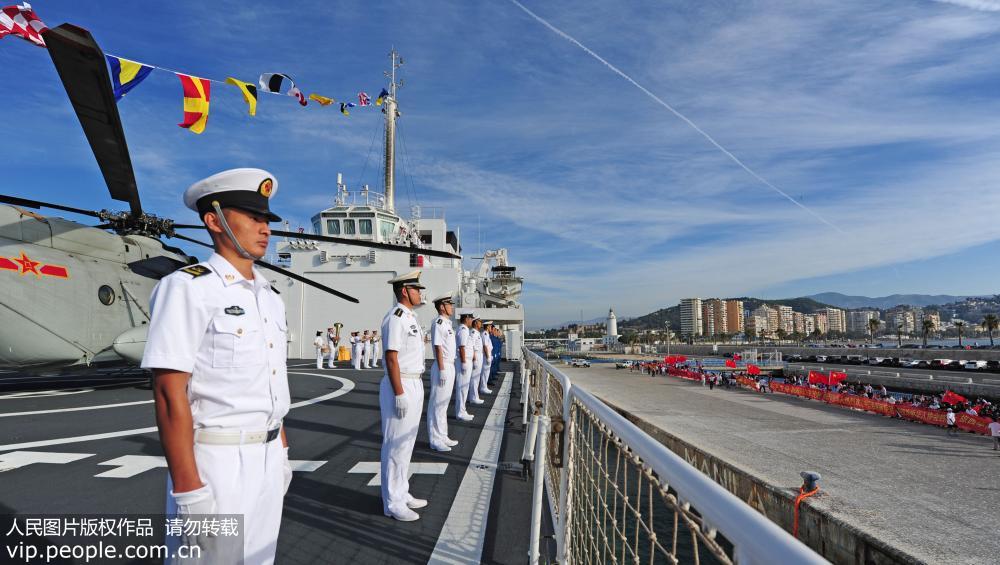 中國(guó)海軍病院船「平和の方舟」がスペイン初寄港