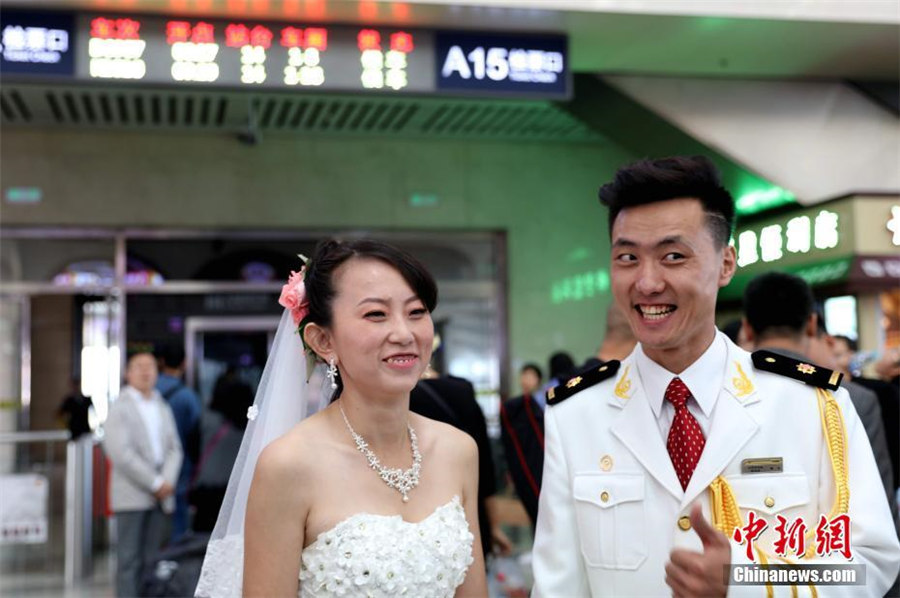 鉄道職員カップル、高速鉄道「ブライダルカー」で結(jié)婚式へ　黒竜江省