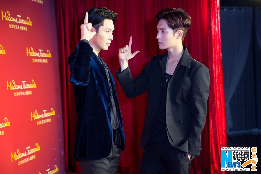 歌手のレイの等身大蝋人形が公開　まるで雙子のように瓜二つ　