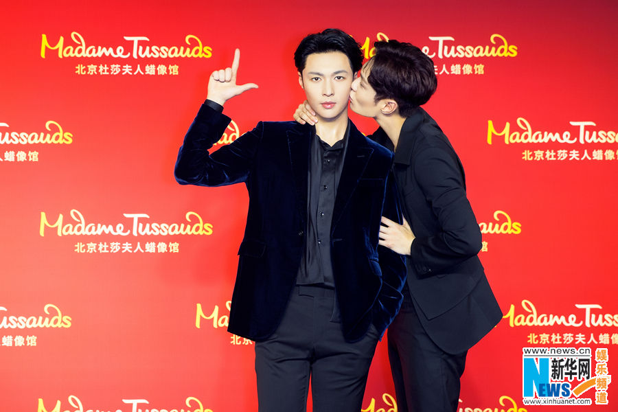 歌手のレイの等身大蝋人形が公開　まるで雙子のように瓜二つ　