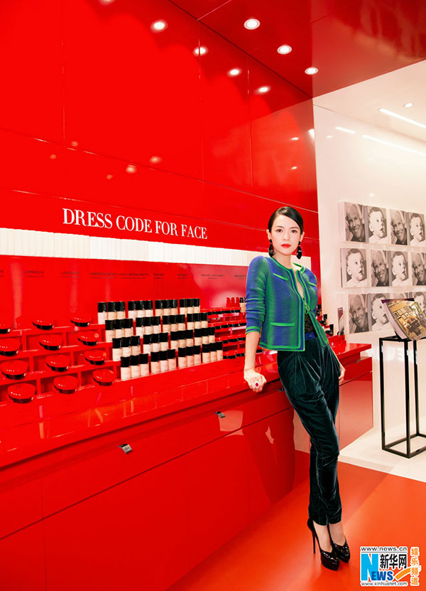 章子怡、キュートな魅力でオープニングセレモニーの注目の的に