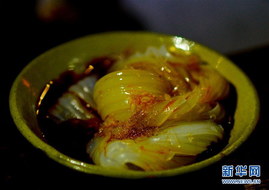 無形文化遺産「川北涼粉」を伝承する中國人女性　目標(biāo)は世界へ