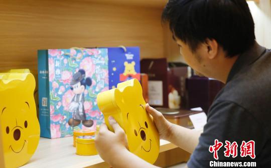 上海の老舗がディズニーキャラシリーズの月餅販売、人気は上々