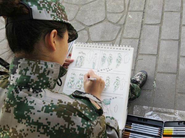 中國、新入女子大生が軍事訓(xùn)練を漫畫で描き話題に